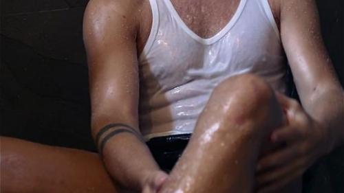 oil-white-shirt-and-nylon-shor_19.jpg