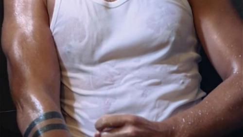 oil-white-shirt-and-nylon-shor_3.jpg