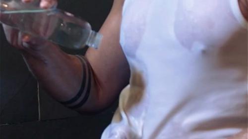 oil-white-shirt-and-nylon-shor_8.jpg
