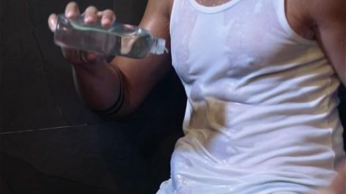 oil-white-shirt-and-nylon-shor_9.jpg