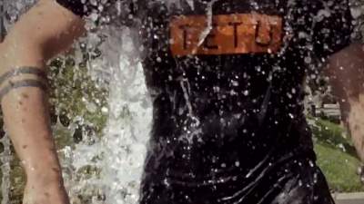 wet-in-public-fountain-and-muddy-sneaker