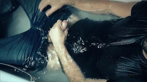 wetmate-bath-in-blue-jeans_15.jpg